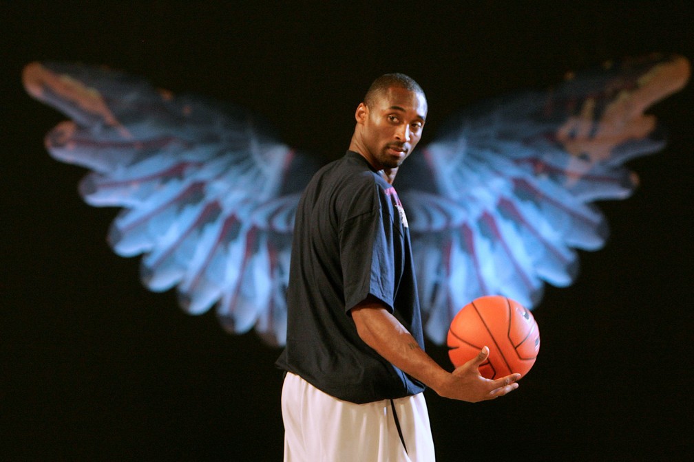 Kobe Bryant durante ensaio fotográfico — Foto: Reuters
