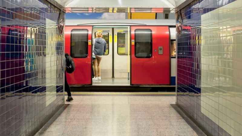 Autoridades dizem que o objetivo da campanha é combater o assédio sexual no metrô de Londres (Foto: Getty Images via BBC News)