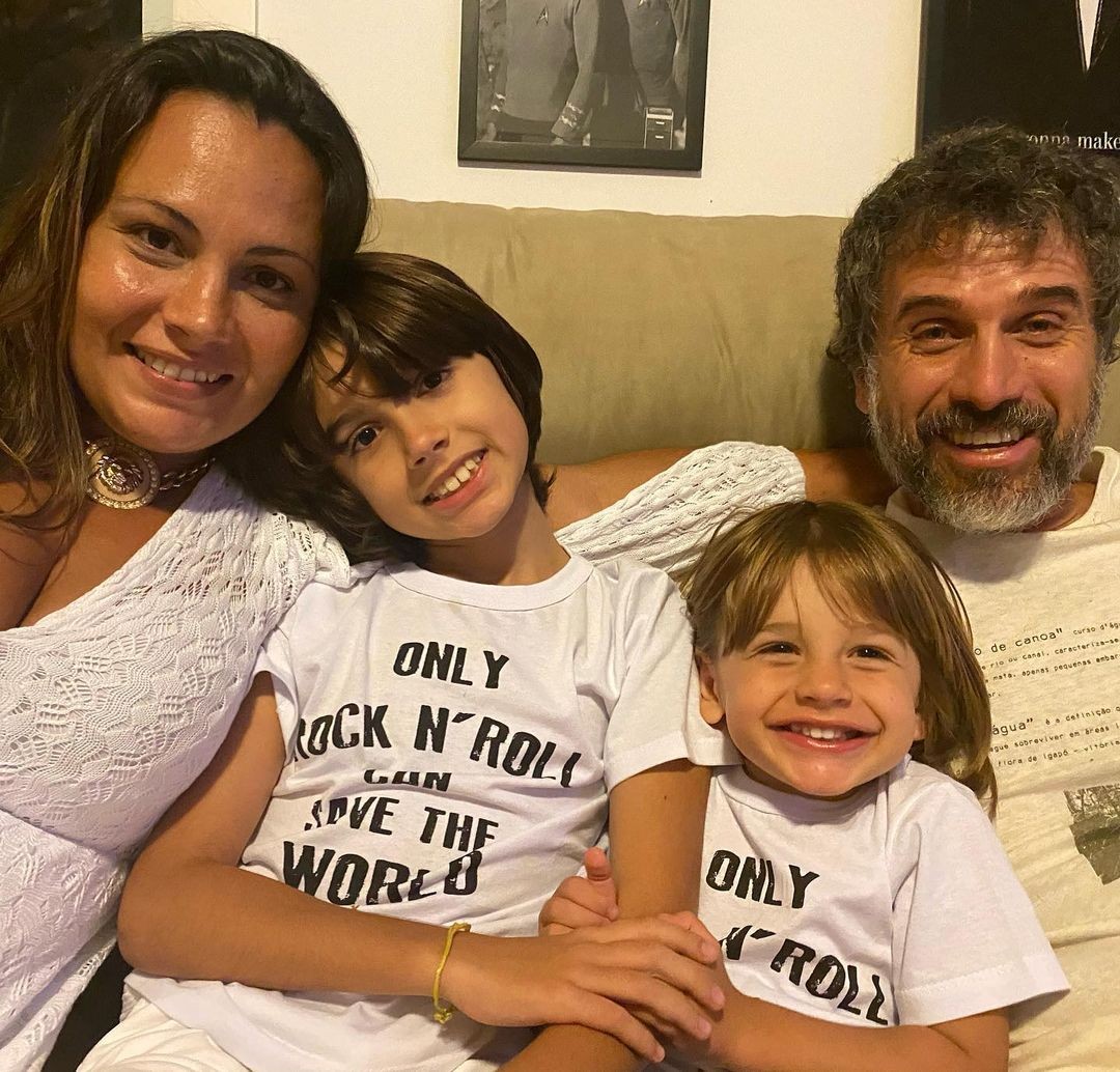 Eriberto Leão com a mulher, Andréa Leal, e os filhos, João e Gael (Foto: Reprodução Instagram)