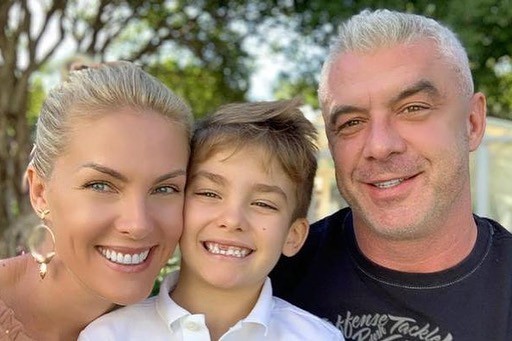 Ana se declara ao filho e marido - ambos Alexandre (Foto: Reprodução Instagram)