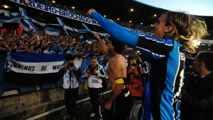 Na Memória: Grêmio bate o Inter e atrapalha rival no Brasileirão de 2009