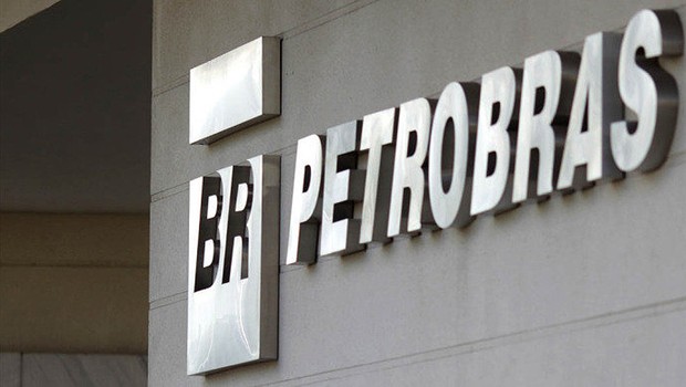 Logo da Petrobras na fachada da sede da empresa, no Rio de Janeiro (Foto: Reprodução/Facebook)