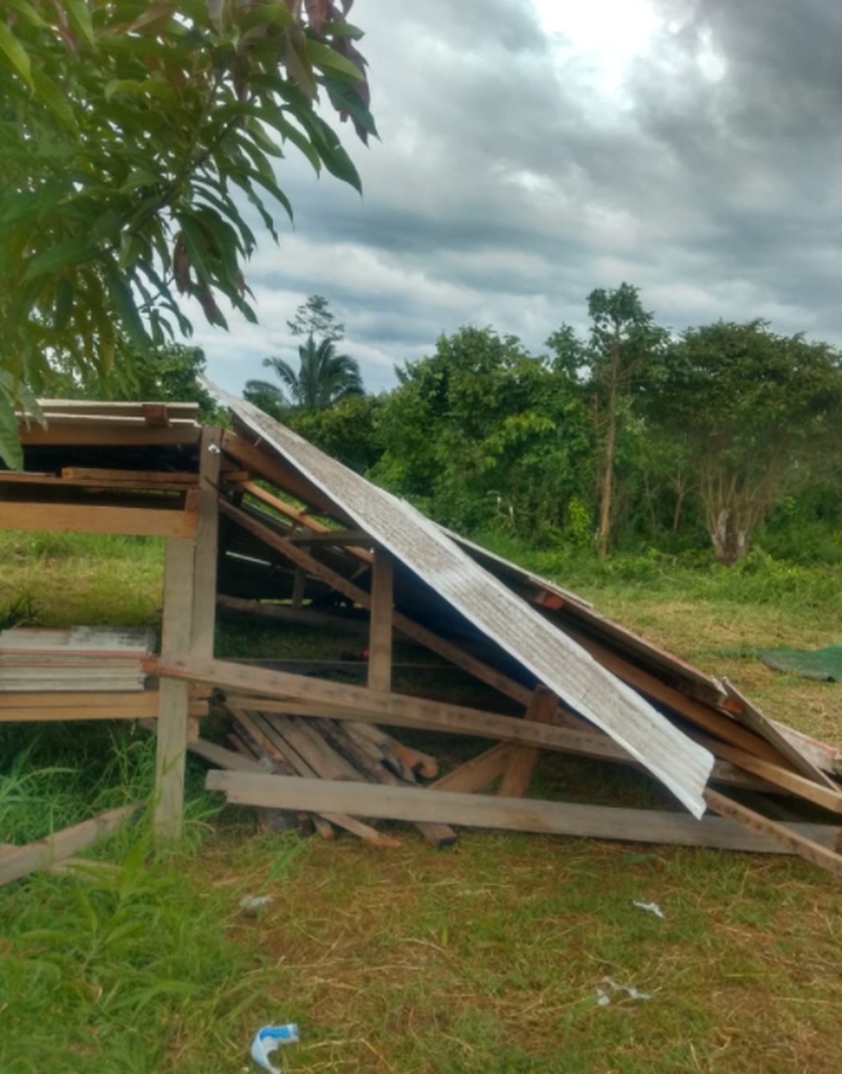 Casa Em Construção Desaba Após Temporal Em Cidade No Ac E Menina De 11 Anos Fica Ferida Acre G1 