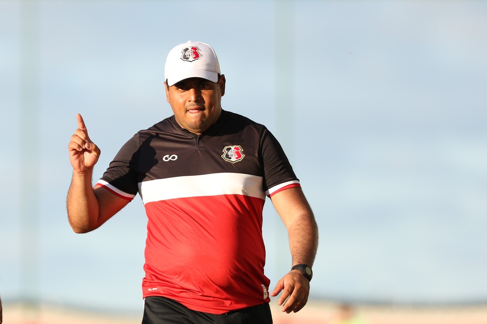 Leston Júnior vem de um título estadual com o Botafogo-PB — Foto: Marlon Costa/ Pernambuco Press