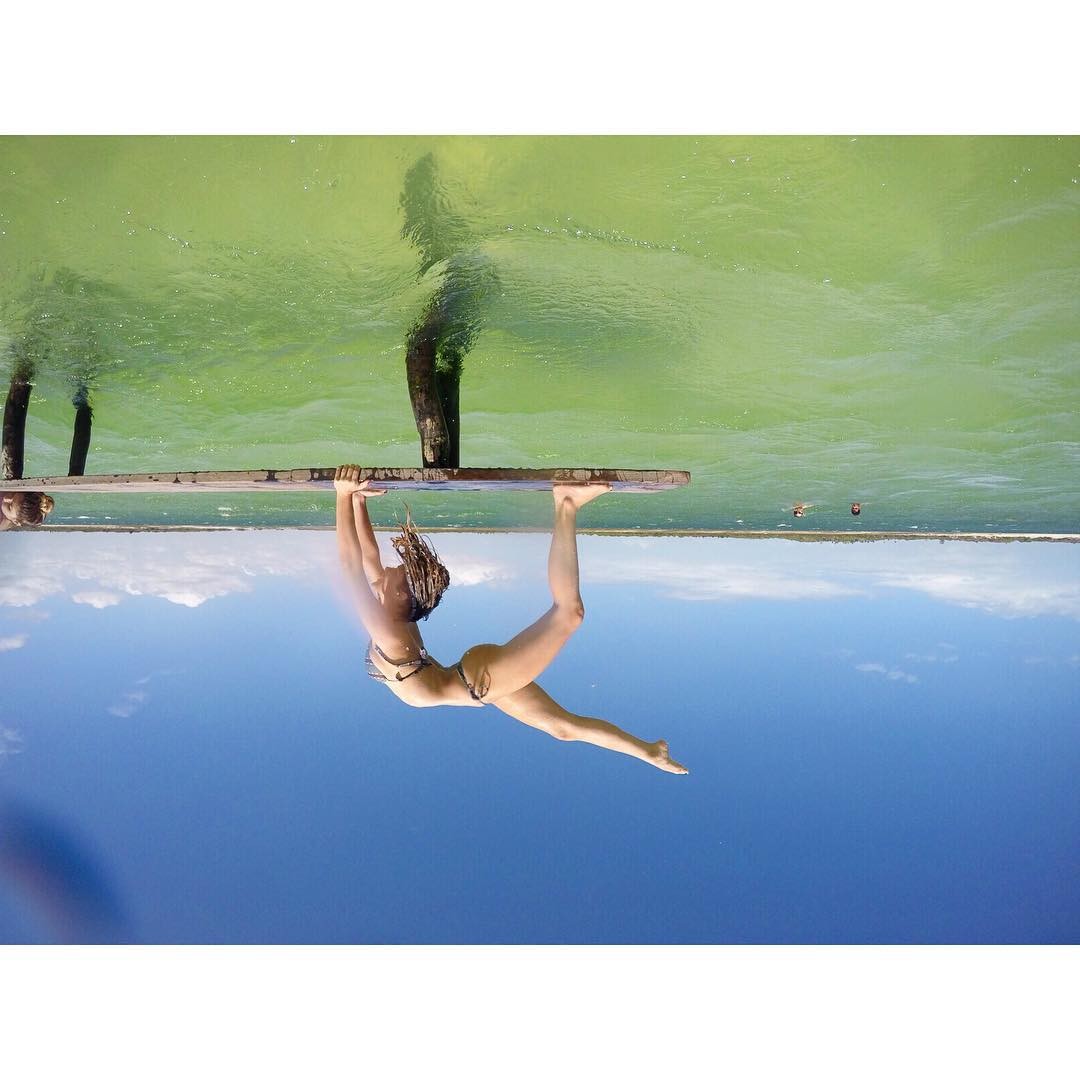 Isabella Santoni posta foto em praia paradisíaca (Foto: Reprodução/Instagram)