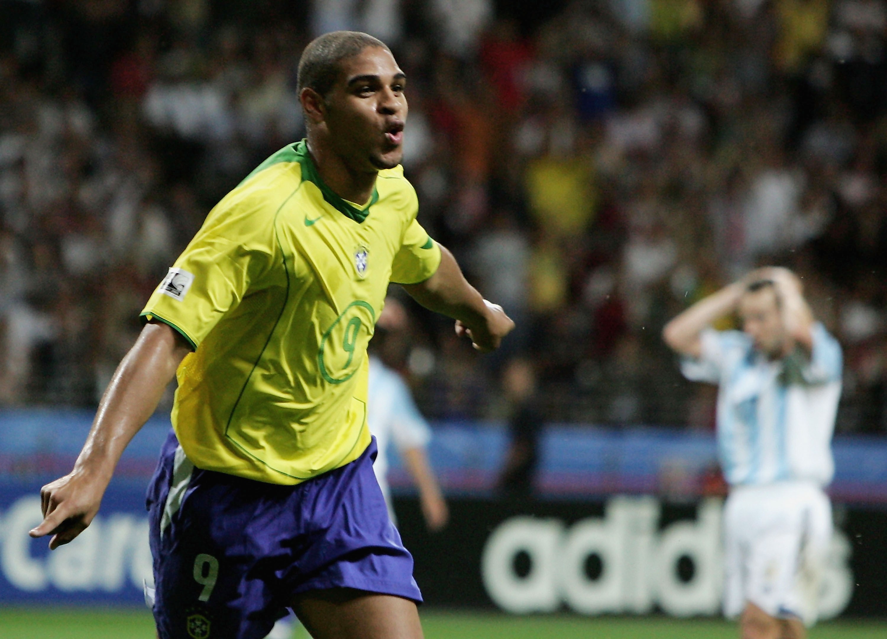 Adriano na Seleção em 2005 (Foto: Getty Images)