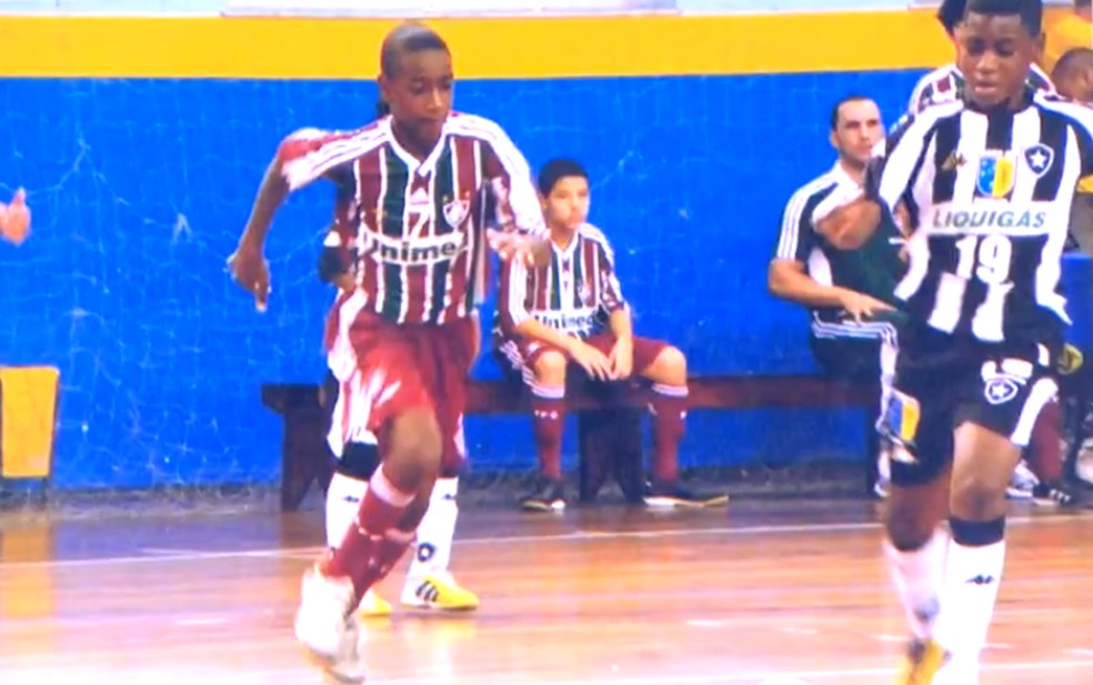 Gerson, ainda criança, no futsal do Fluminense