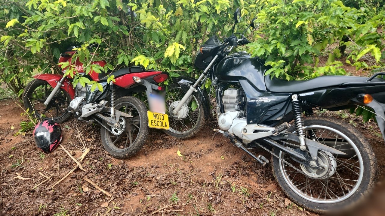 Motos furtadas de autoescola em Pedregulho são encontradas em cafezal perto de Buritizal