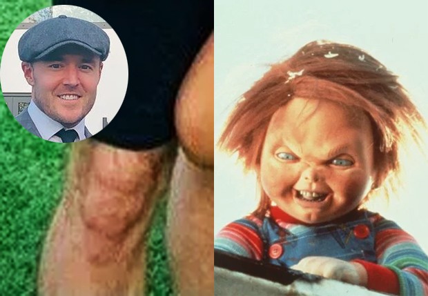 Ator Alan Halsall brinca sobre joelho com imagem parecida do boneco Chucky (Foto: Reprodução)