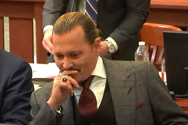 Johnny Depp durante o julgamento (Foto: reprodução )