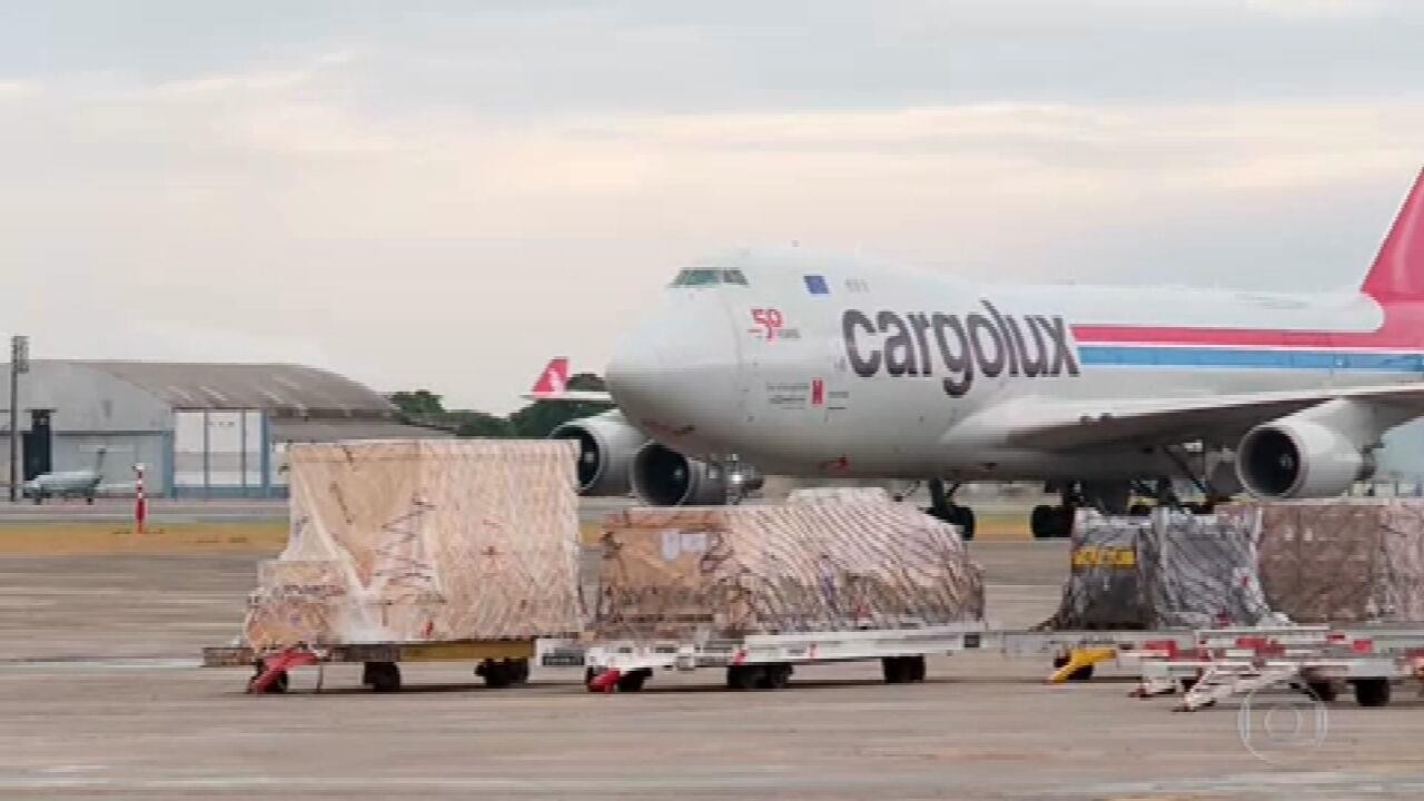 Chega da China o primeiro lote de matéria-prima para as vacinas da Fiocruz contra Covid