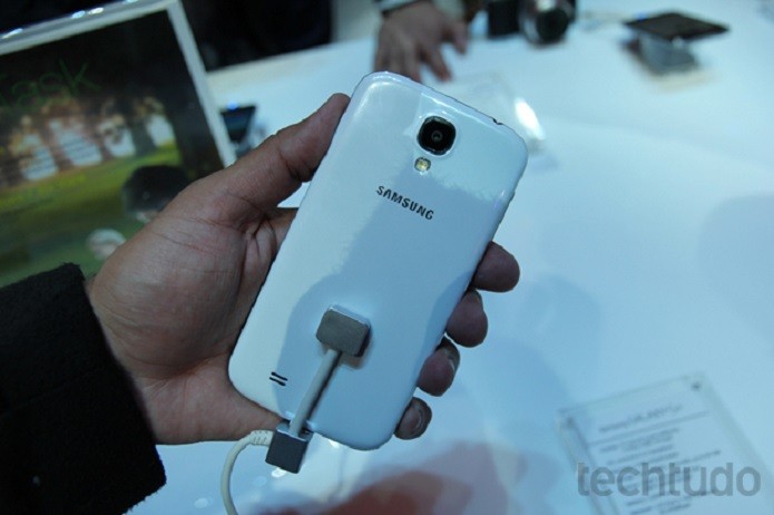 Galaxy S4 tem câmera traseira de 13 megapixels (Foto: Allan Melo/TechTudo)