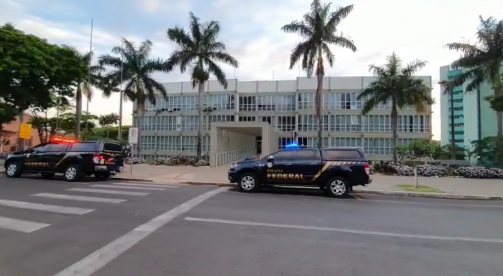 A Prefeitura de Umuarama é um dos locais onde mandados estão sendo cumpridos em operação da PF — Foto: PF/Divulgação