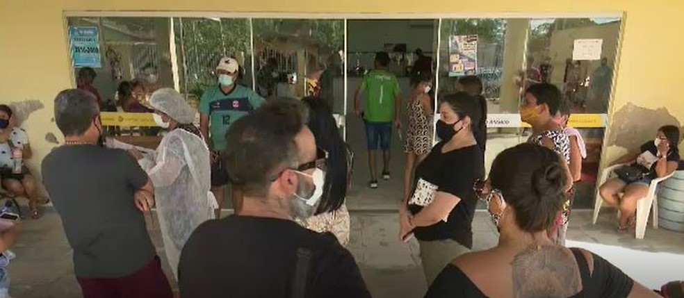 Com o aumento no número de casos, unidades de saúde voltaram a ficar lotadas em Rio Branco — Foto: Reprodução/Rede Amazônica Acre