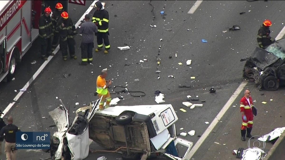 Acidente Entre Veículos Deixa Ao Menos 3 Mortos E Dois Feridos Na Dutra ...