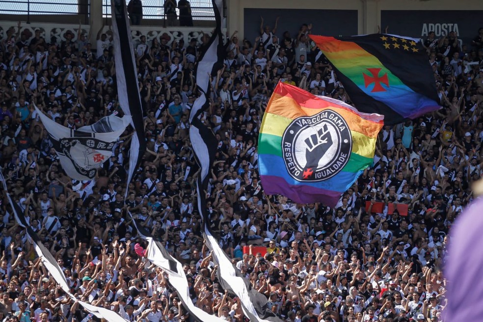 Torcida do Vasco abraçou as campanhas do clube contra a discriminação no futebol — Foto: Daniel Ramalho / Vasco