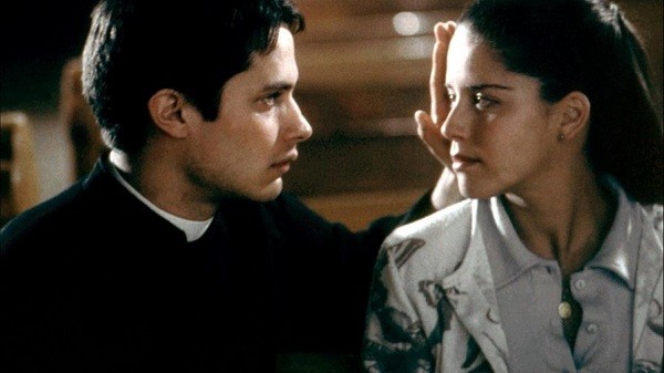 Gael Garcia Bernal em cena de O Crime do Padre Amaro (2002) (Foto: Reprodução)