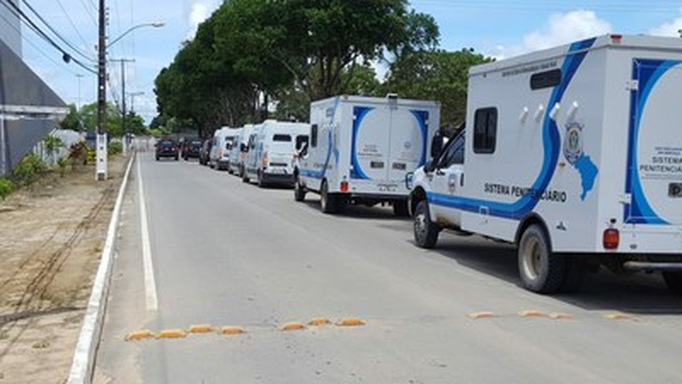 Tranferência de presos contou com forte esquema de segurança em Alagoas — Foto: Bruno Soriano/Seris