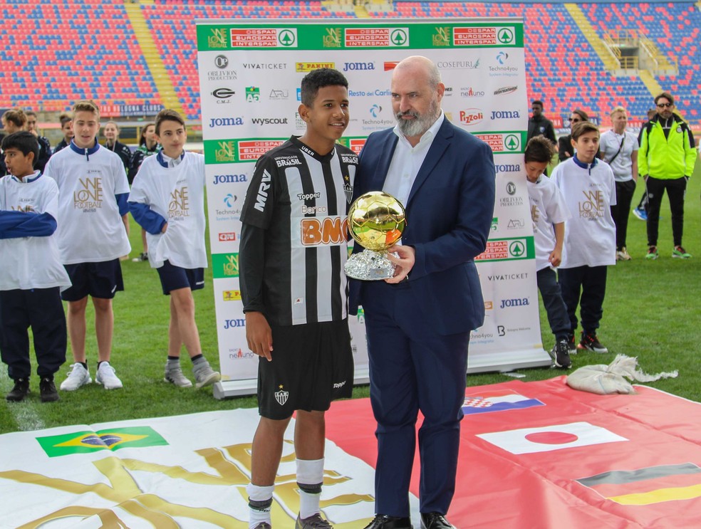 Em um torneio disputado pelo sub-15 do Galo na Itália, Sávio foi eleito o melhor jogador — Foto: Pedro Souza/Atlético-MG