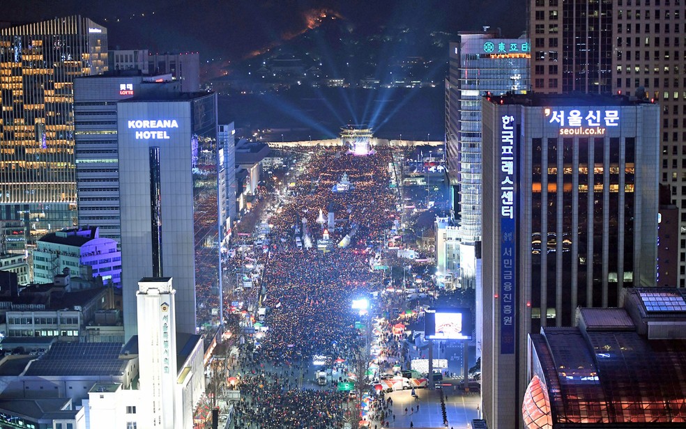 Protesto em Seul contra a presidente da Coreia do Sul, que sofreu impeachment (Foto: Jung Yeon-Je/Reuters)