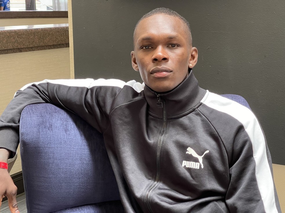 Israel Adesanya antes de sua luta mais recente, no UFC 263, em junho — Foto: Evelyn Rodrigues