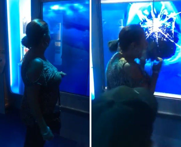 Mulher até caiu ao levar susto com 'ataque' de tubarão virtual em museu nos EUA (Foto: Reprodução/YouTube/Logan Riley)