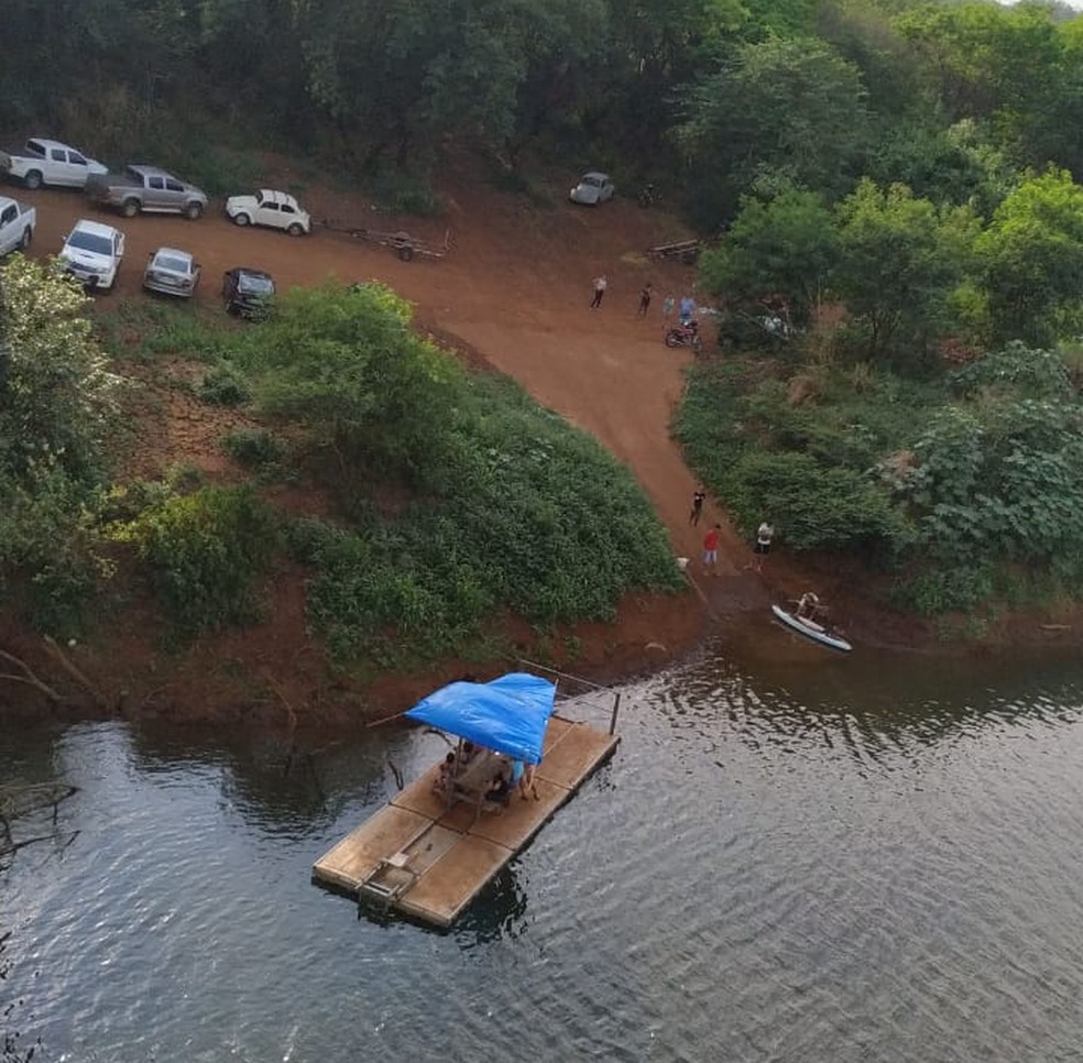 Familiares e amigos saíram em busca dos desaparecidos no início da manhã deste domingo (20) — Foto: Leandro Rodrigues de Oliveira/Arquivo pessoal