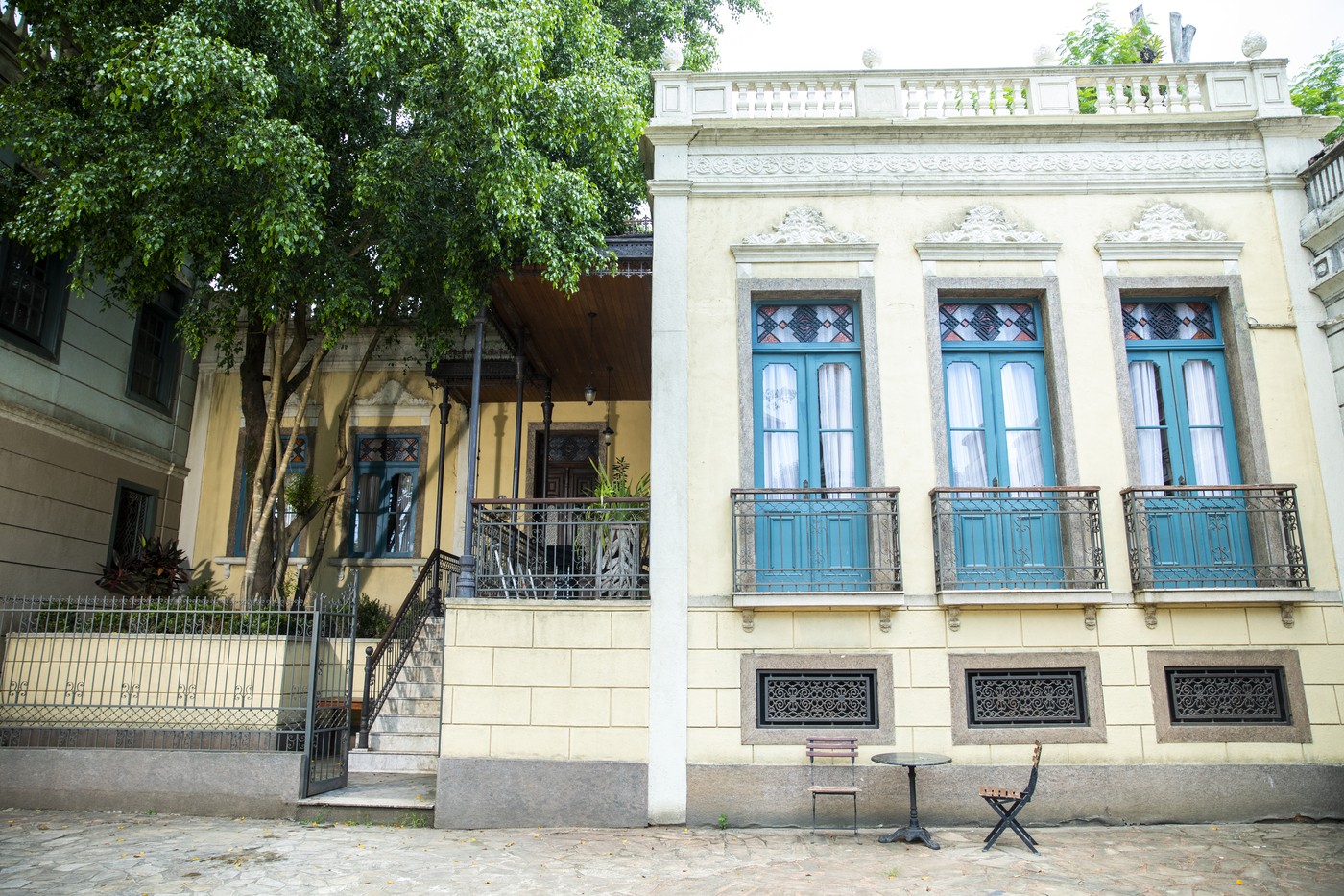 Casa de Eugênio. Frente e interior.  (Foto: Globo/João Miguel Júnior)