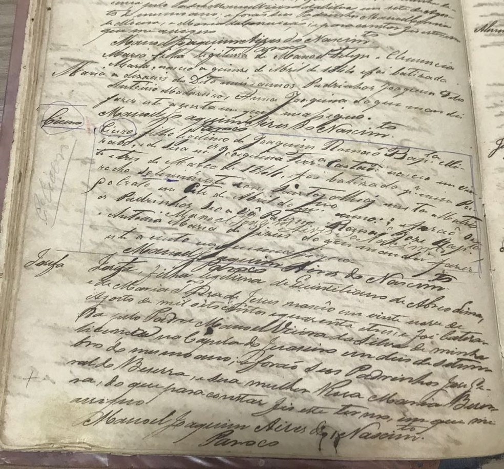 Registro em letra cursiva indica que Padre Cícero nasceu em 23 de março; ele comemorava o aniversário no dia 24 do mesmo mês.  (Foto: Diocese do Crato)