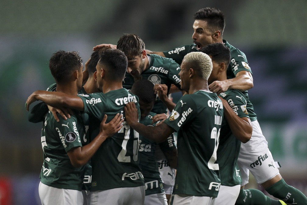 Com ataque avassalador, Palmeiras chega a 100 gols com Abel