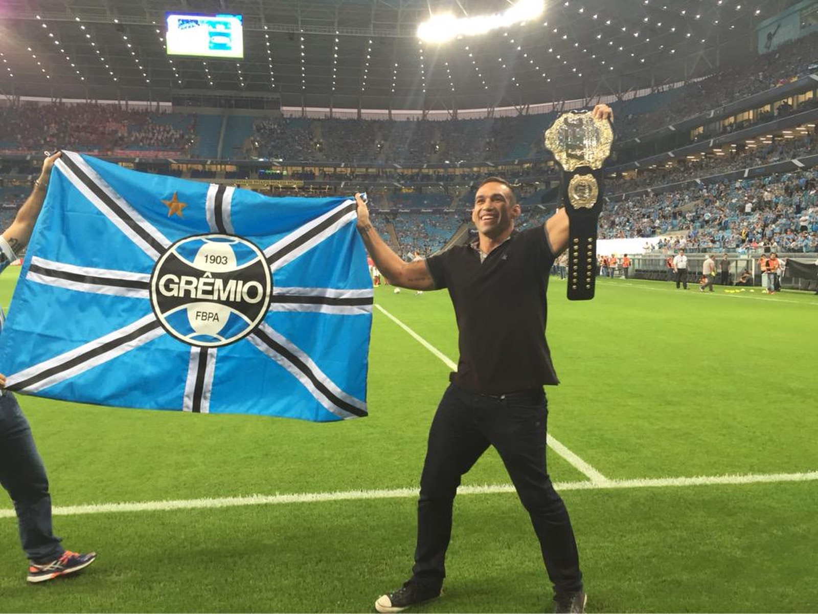 Lutador de UFC 216 entrará no octógono com o hino do Grêmio