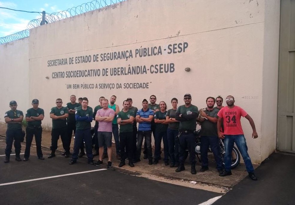 Agentes participaram de manifestação em frente à Cseub (Foto: Sindsisemg/Divulgação)