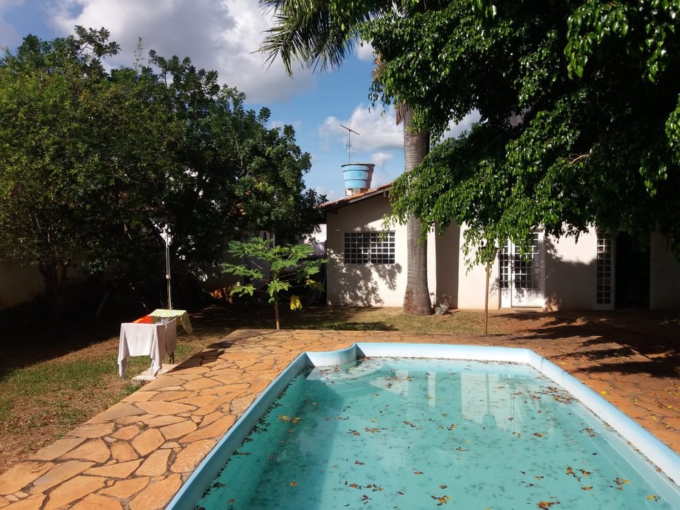 Casa no Jardim Botânico suspeito de maus-tratos a idosos vivia; vítimas ficavam em quarto dos fundos  — Foto: PCDF/Divulgação