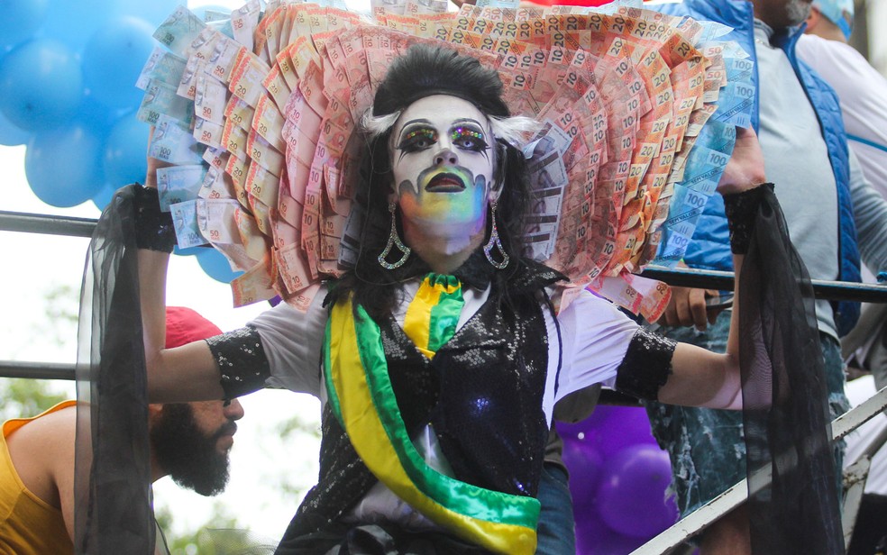 Fantasias tomaram conta da Avenida Paulista durante a Parada LGBT (Foto: Luis Cleber/Estadão Conteúdo)