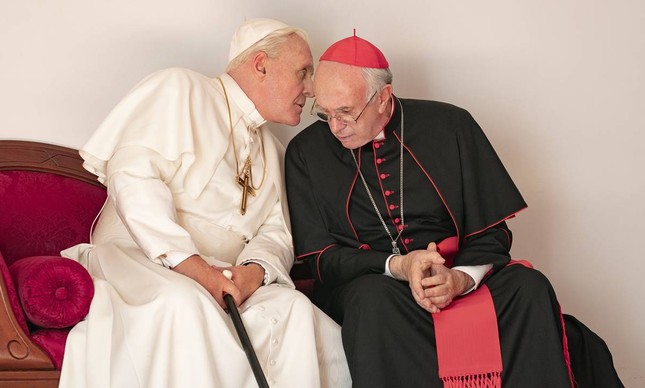Anthony Hopkins (Bento XVI) e Jonathan Pryce (Francisco) no filme "Dois Papas"