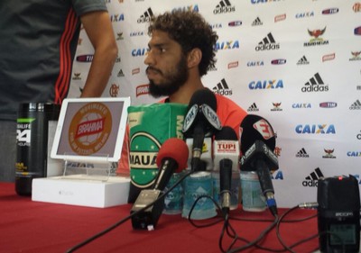 Wallace justifica festejo contido em gol e brinca com vaia: Deve ser a 15ª vez