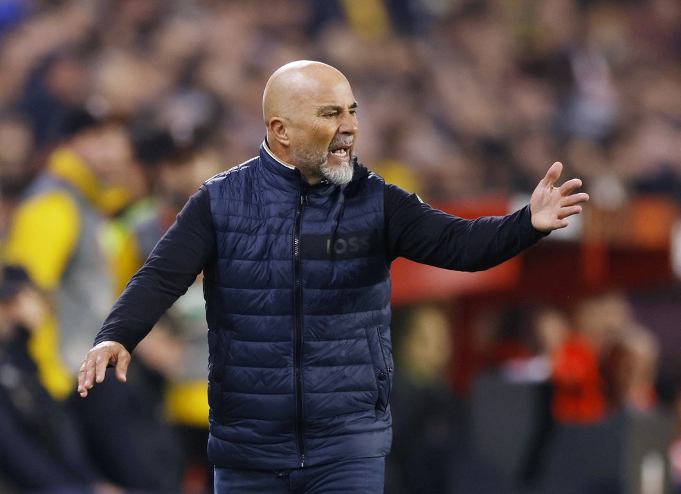 Jorge Sampaoli durante Fenerbahçe x Sevilla — Foto: REUTERS