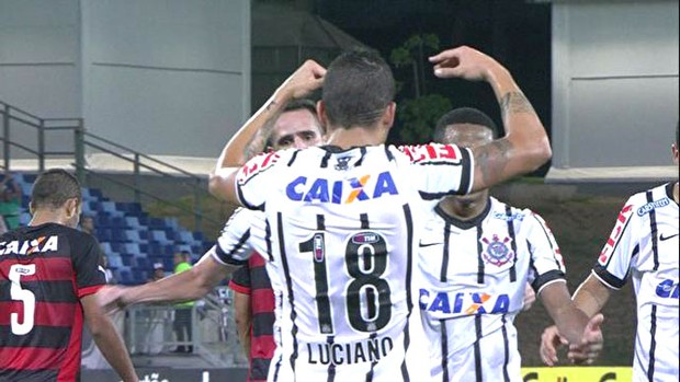 Luciano comemora gol do Corinthians contra o Vitória (Foto: Reprodução )