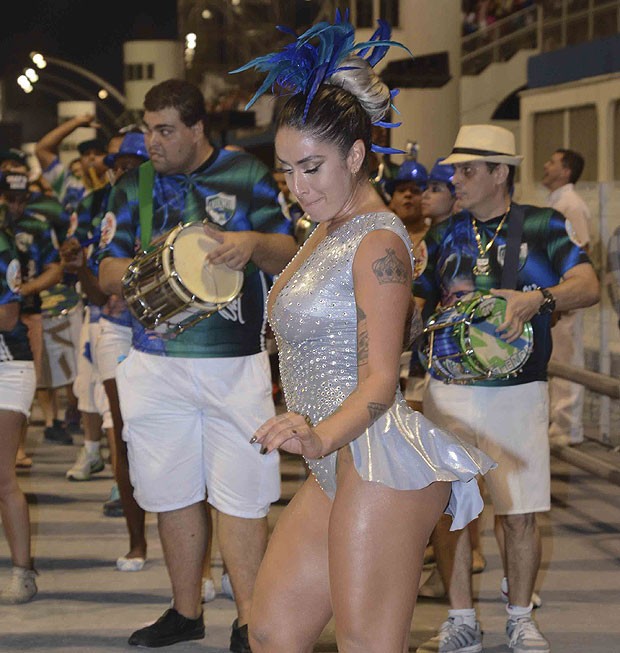 Dani Bolina Ousa Com Look Colado Ao Corpo Durante Ensaio Da Unidos Da Vila Maria Quem Quem News