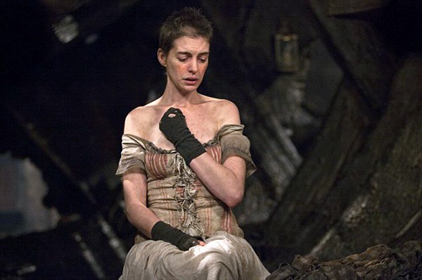 Anne Hathaway — Fantine, ‘Os Miseráveis’ (2012) (Foto: Divulgação)