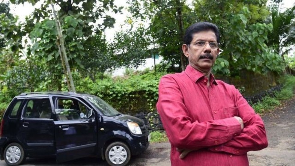 O professor TJ Joseph foi atacado a apenas 100 metros de sua casa, enquanto dirigia seu carro — Foto: BBC