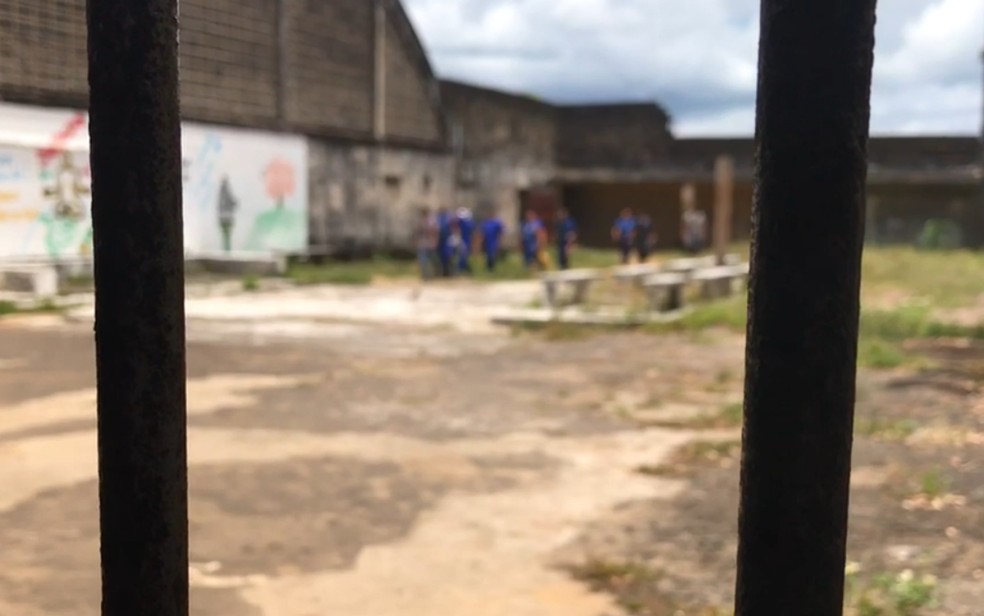 Detentos custodiados no Complexo Penitenciário da Mata Escura, em Salvador — Foto: Itana Alencar/G1 BA