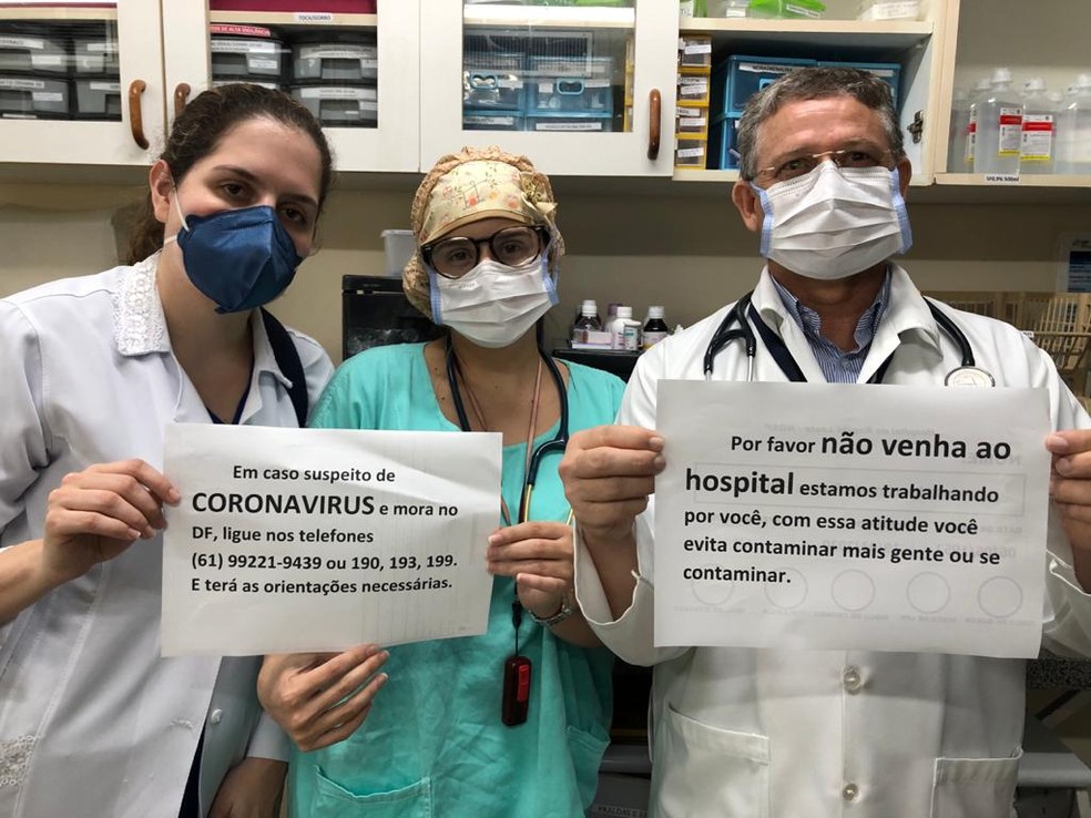 Equipe de saúde de hospital público do DF faz campanha para que pessoas evitem ir aos hospitais durante epidemia de coronavírus, para evitar contágio — Foto: Arquivo pessoal