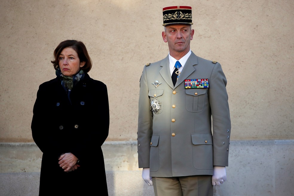 A ministra da Defesa francesa, Florence Parly, e o comandante do Exército, François Lecointre — Foto: Reuters/François Mori