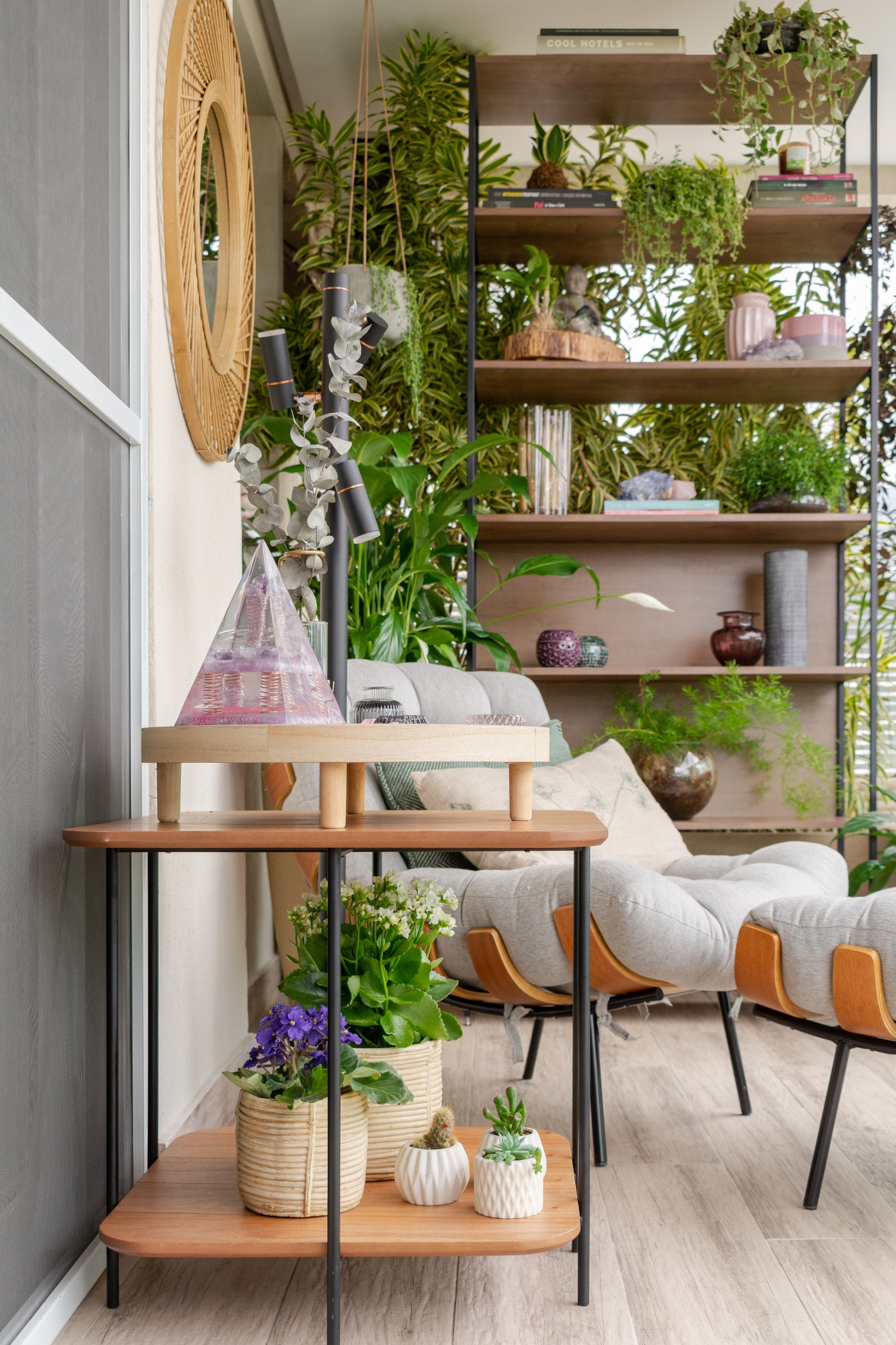 Maytê Piragibe mostra varanda inspirada em jardim encantado (Foto: Lília Mendel)