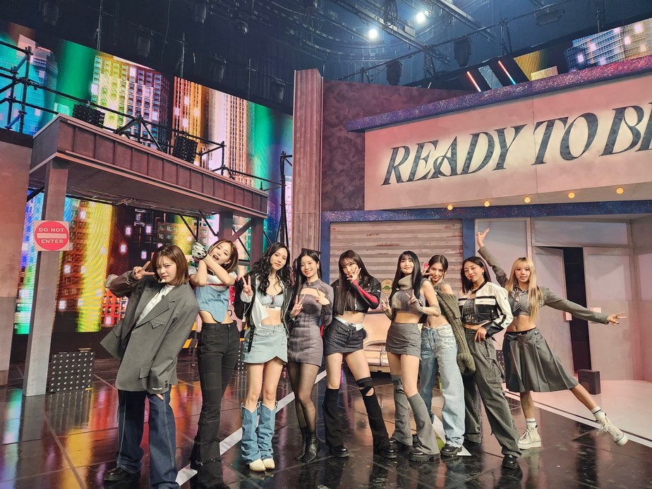 TWICE em divulgação do mini-álbum 'Ready to be': Jeongyeon, Tzuyu, Mina, Dahyun, Nayeon, Momo, Sana, Jihyo e Chaeyoung