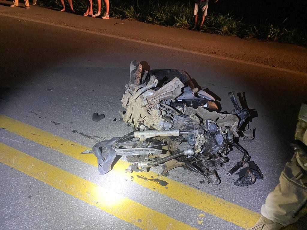 Homem morre após colidir moto em caminhonete na BR-232, em Sanharó