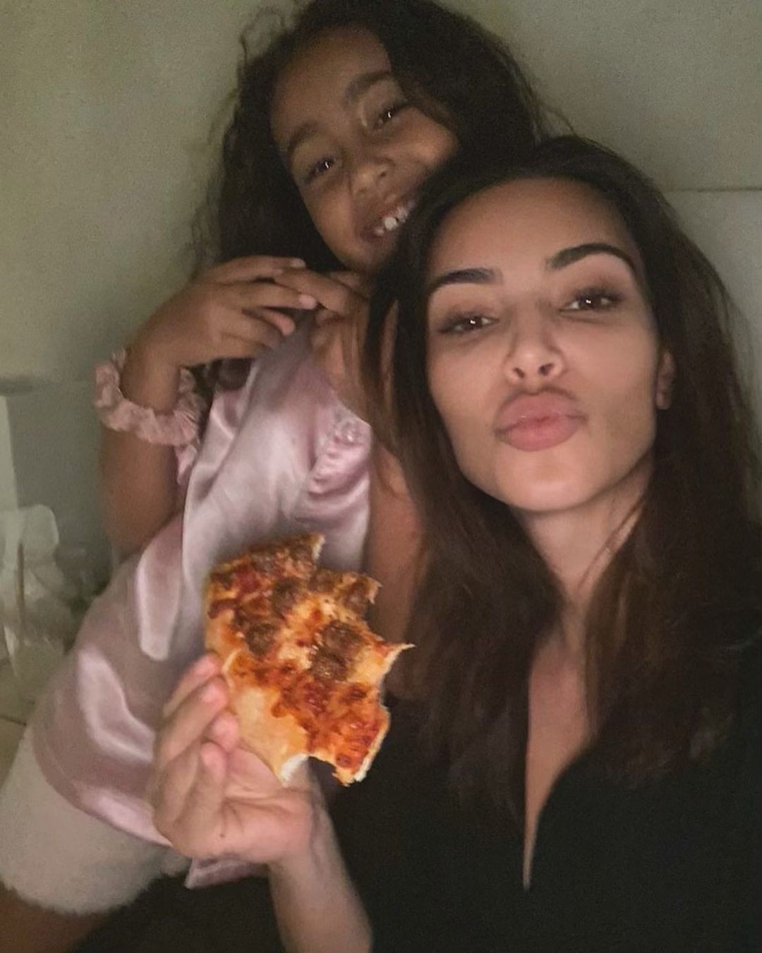 Kim Kardashian e a filha North  (Foto: Reprodução/Instagram)