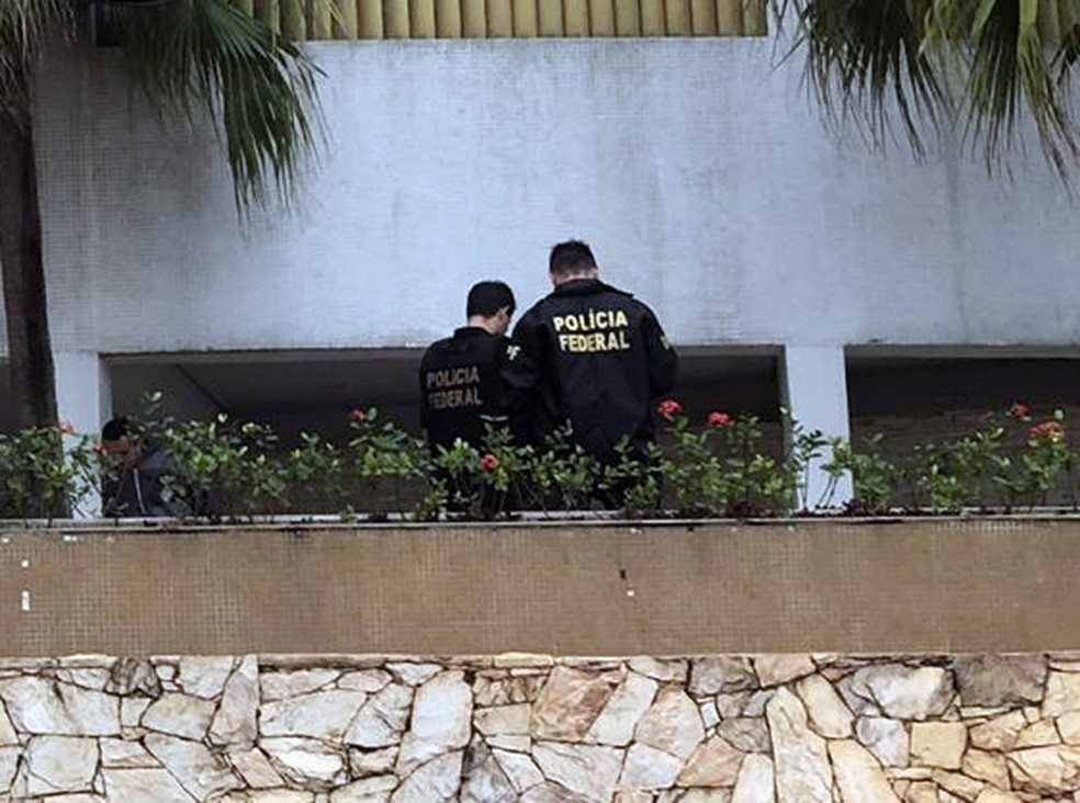 Polícia Federal busca Marcelo Squassoni em casa do político em Guarujá, SP — Foto: Andressa Barbosa/G1