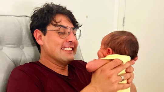 Bruno de Luca já pensa em aumentar a família e elogia filha de 2 meses: "Sinto que foi feita para mim"